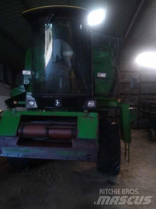 John Deere 1065 Θεριζοαλωνιστικές μηχανές