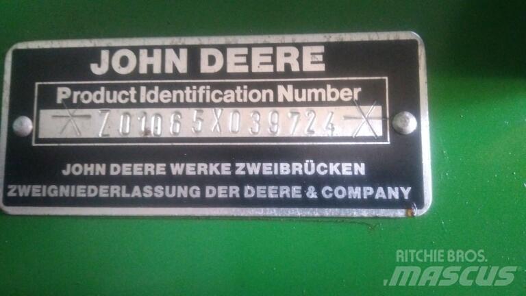 John Deere 1065 Θεριζοαλωνιστικές μηχανές