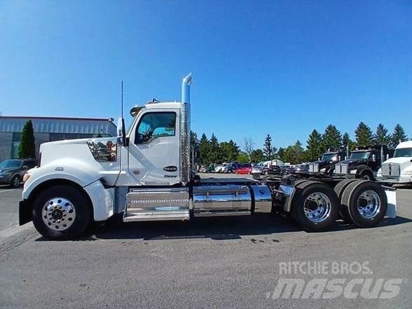 Kenworth W990 Τράκτορες