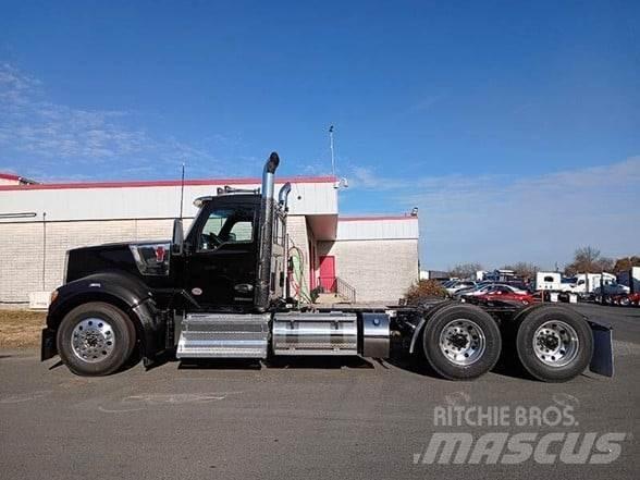 Kenworth W990 Τράκτορες