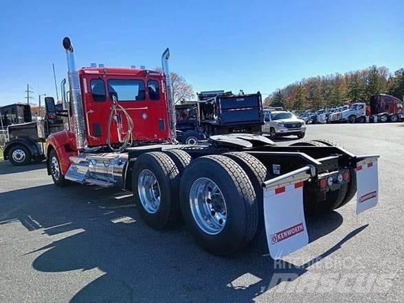 Kenworth W990 Τράκτορες