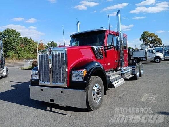 Kenworth W990 Τράκτορες