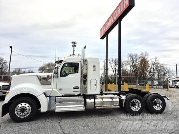 Kenworth W990 Τράκτορες