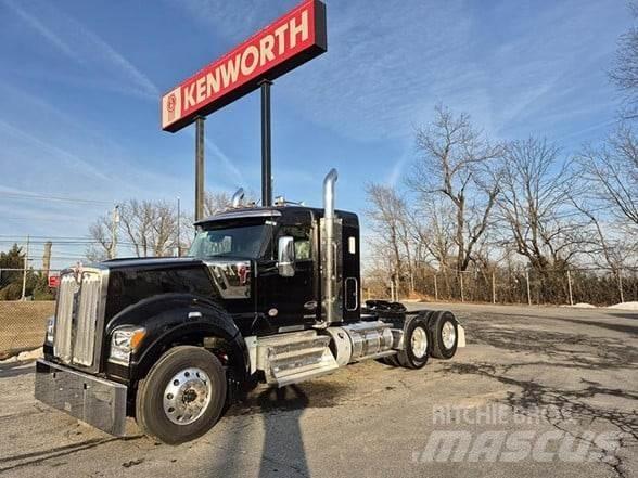 Kenworth W990 Τράκτορες