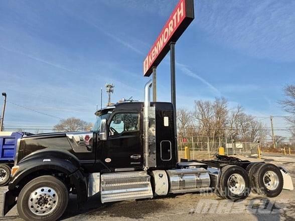 Kenworth W990 Τράκτορες
