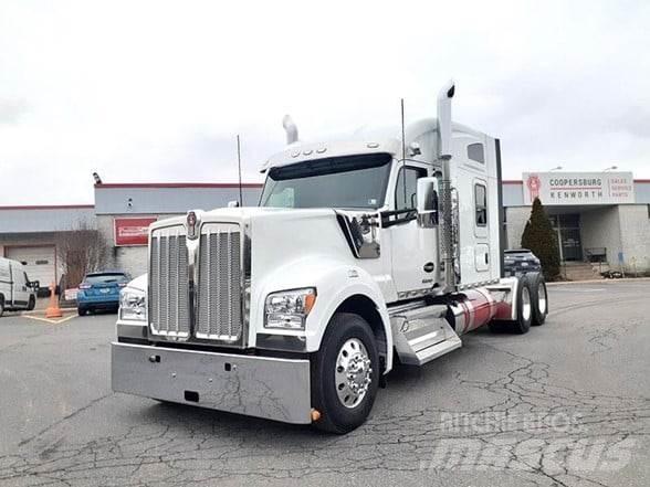 Kenworth W990 Τράκτορες
