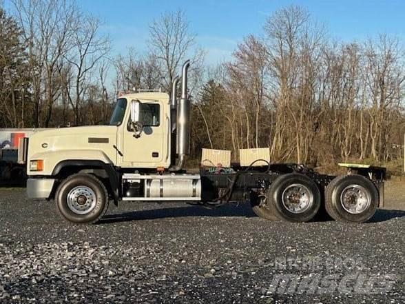 Mack CL733 Τράκτορες