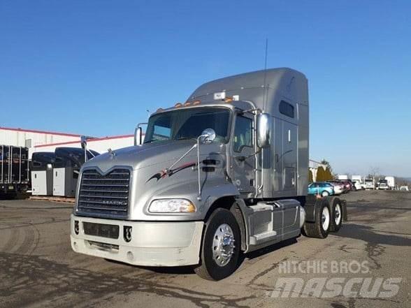 Mack PINNACLE CXU613 Τράκτορες