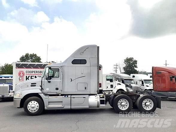 Mack PINNACLE CXU613 Τράκτορες