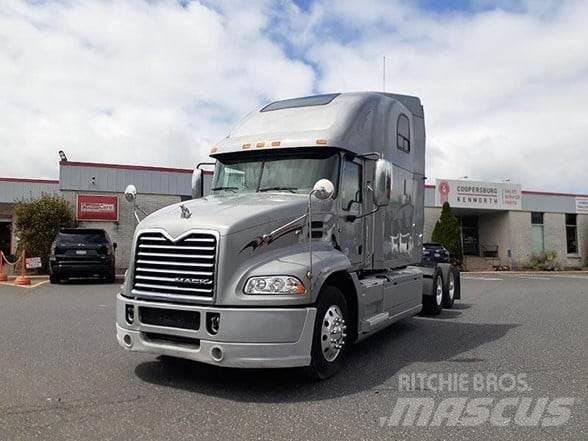 Mack PINNACLE CXU613 Τράκτορες