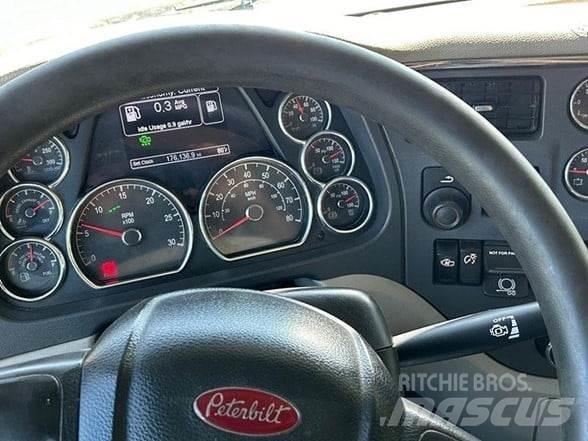 Peterbilt 567 Φορτηγά Ανατροπή