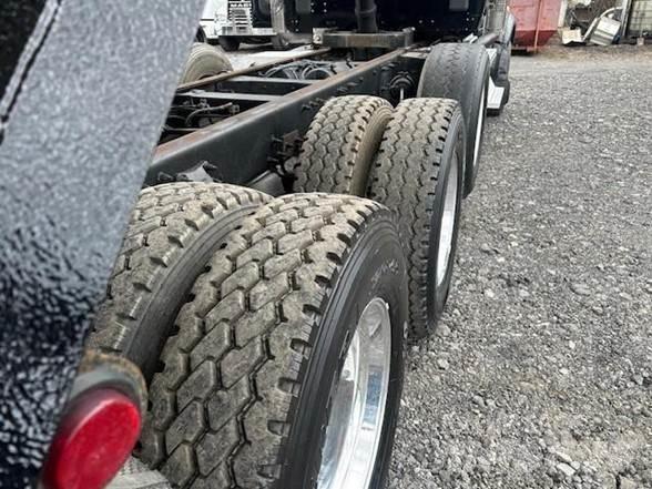 Peterbilt 567 Φορτηγά Ανατροπή