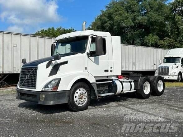 Volvo VNL64T300 Τράκτορες