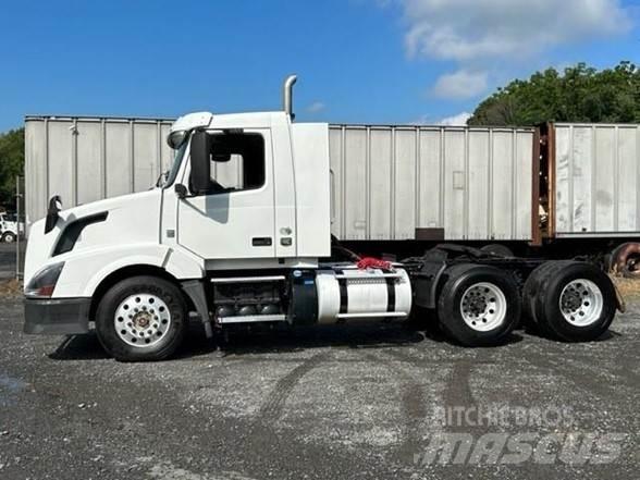 Volvo VNL64T300 Τράκτορες