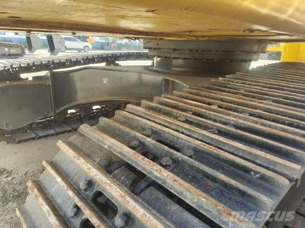 Komatsu PC 220 Εκσκαφείς με ερπύστριες
