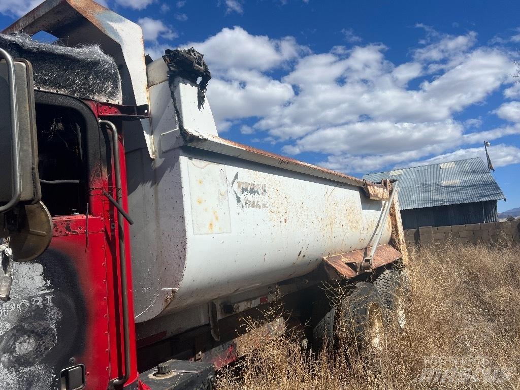Peterbilt 377 Φορτηγά Ανατροπή