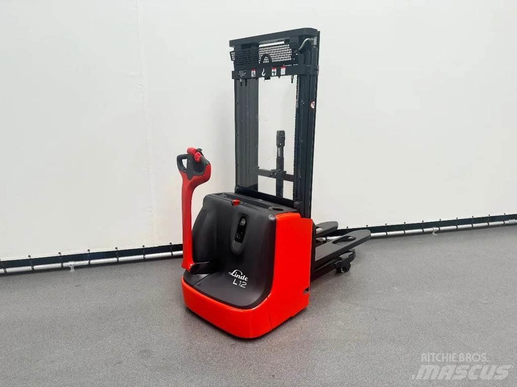 Linde L 12 l Παλετοφόρα πεζού χειριστή με ιστό