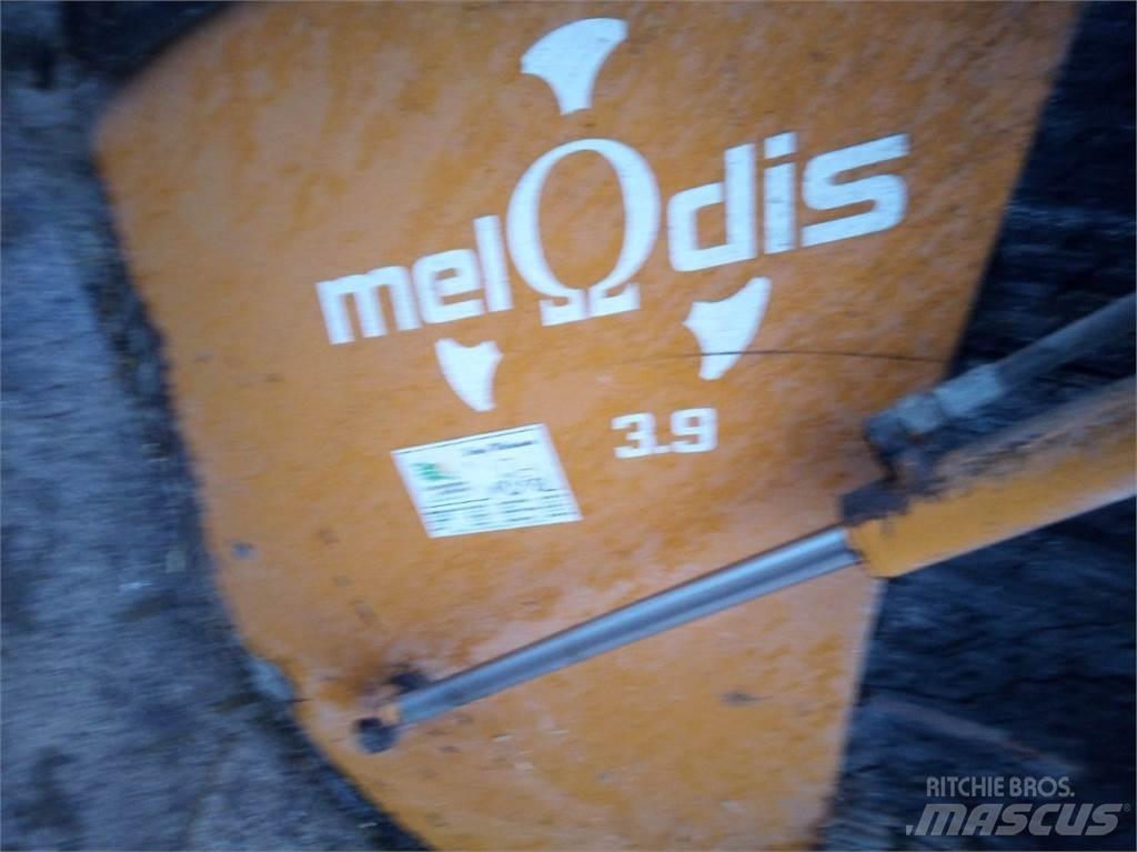 Emily Mélodie 3.9 Τροφοδότες