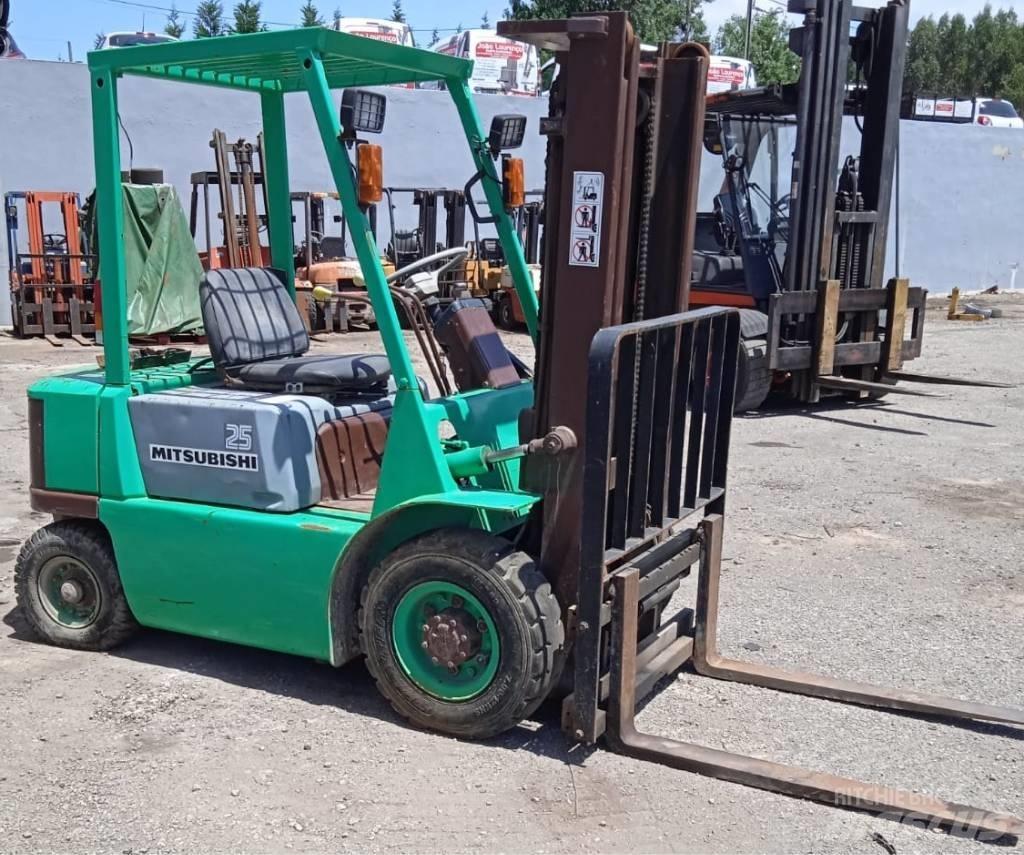 Mitsubishi FG25 Περονοφόρα ανυψωτικά κλαρκ με φυσικό αέριο LPG