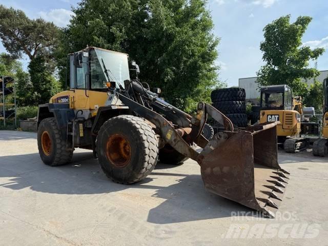 Komatsu WA 200 Φορτωτές με λάστιχα (Τροχοφόροι)