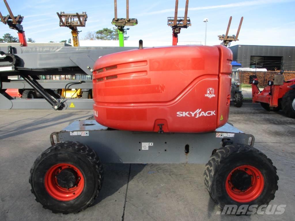 SkyJack SJ 51 AJ (725) Compact self-propelled boom lifts