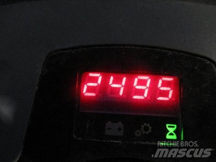 BT LPE 200 Χειροκίνητο περονοφόρο ανυψωτικό με πλατφόρμα