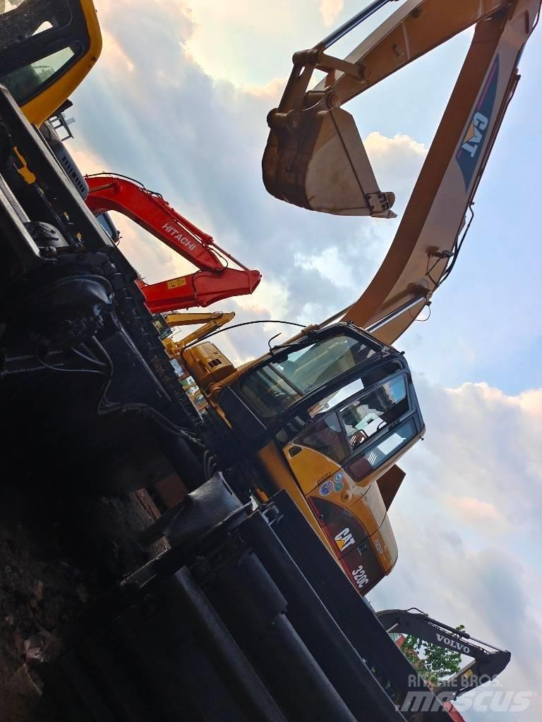 CAT 320 C Αμφίβιοι εκσκαφείς