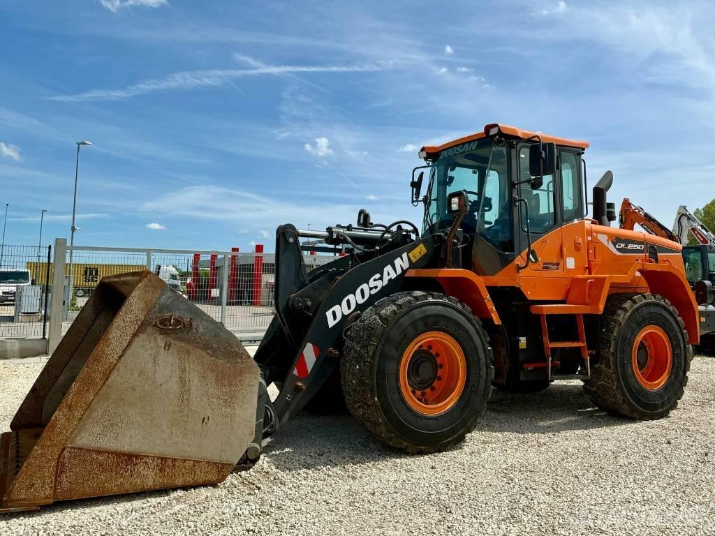 Doosan DL 250-5 Φορτωτές με λάστιχα (Τροχοφόροι)