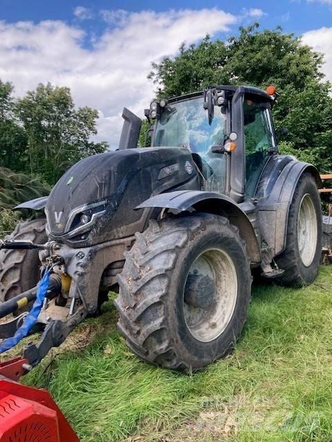 Valtra T235V Τρακτέρ