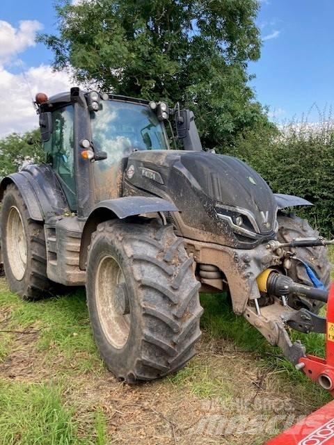 Valtra T235V Τρακτέρ