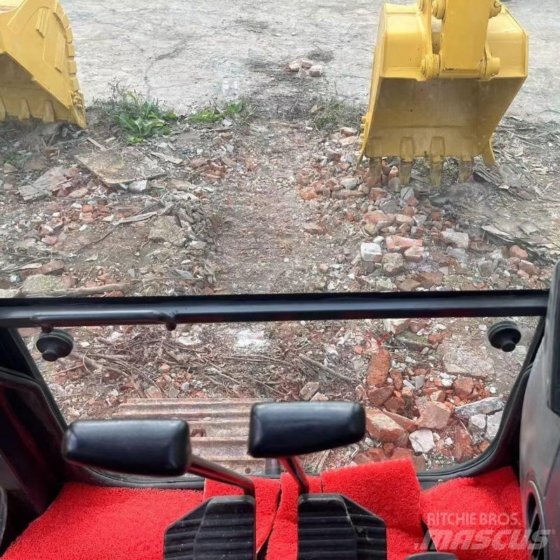 Komatsu PC 138 Εκσκαφείς με ερπύστριες