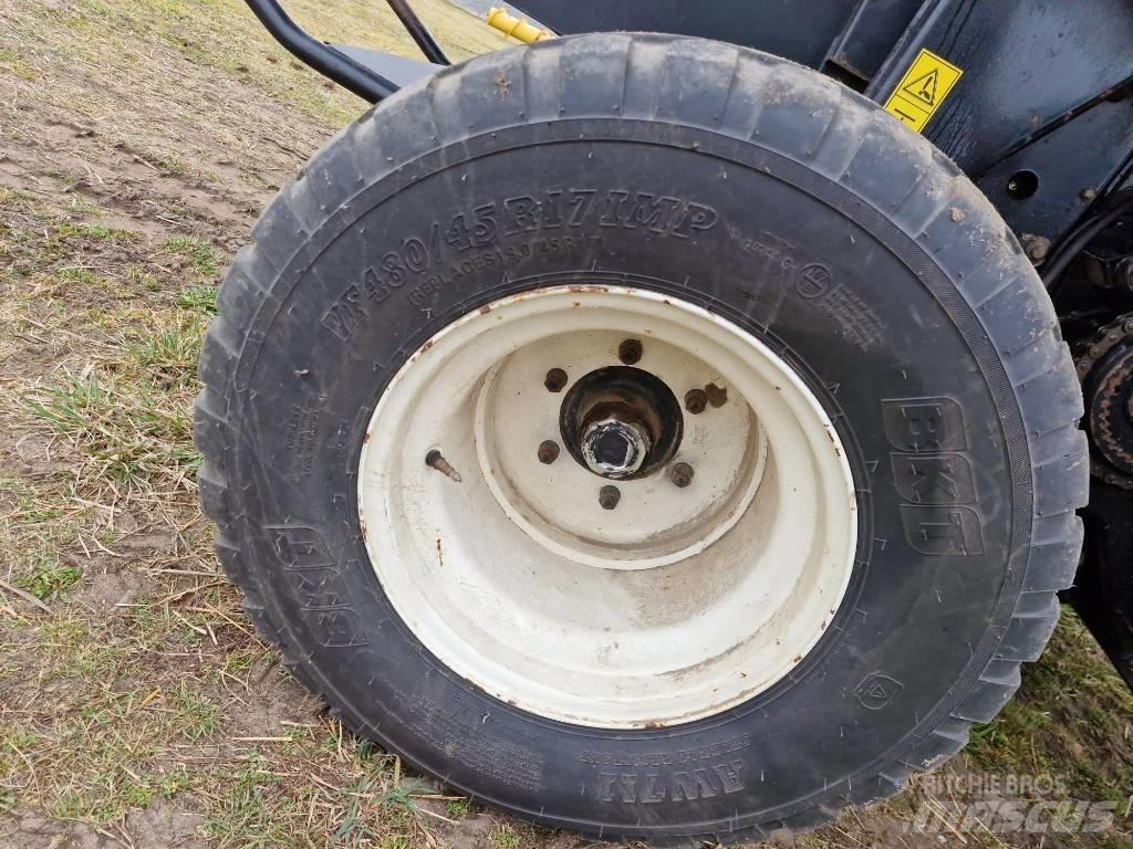 New Holland BR 750 Πρέσες κυλινδρικών δεμάτων