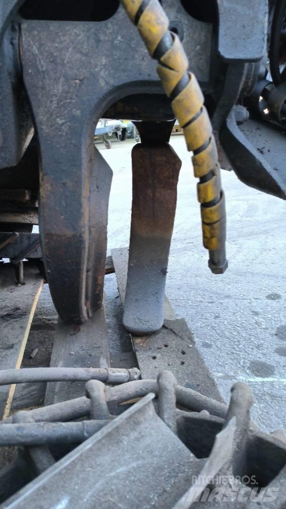 Komatsu 350 Θεριζοαλωνιστικές μηχανές