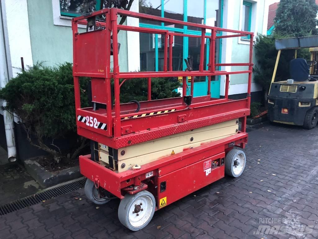 JLG 2030 F3    V-3409 Ανυψωτήρες με κατακόρυφους πυλώνες