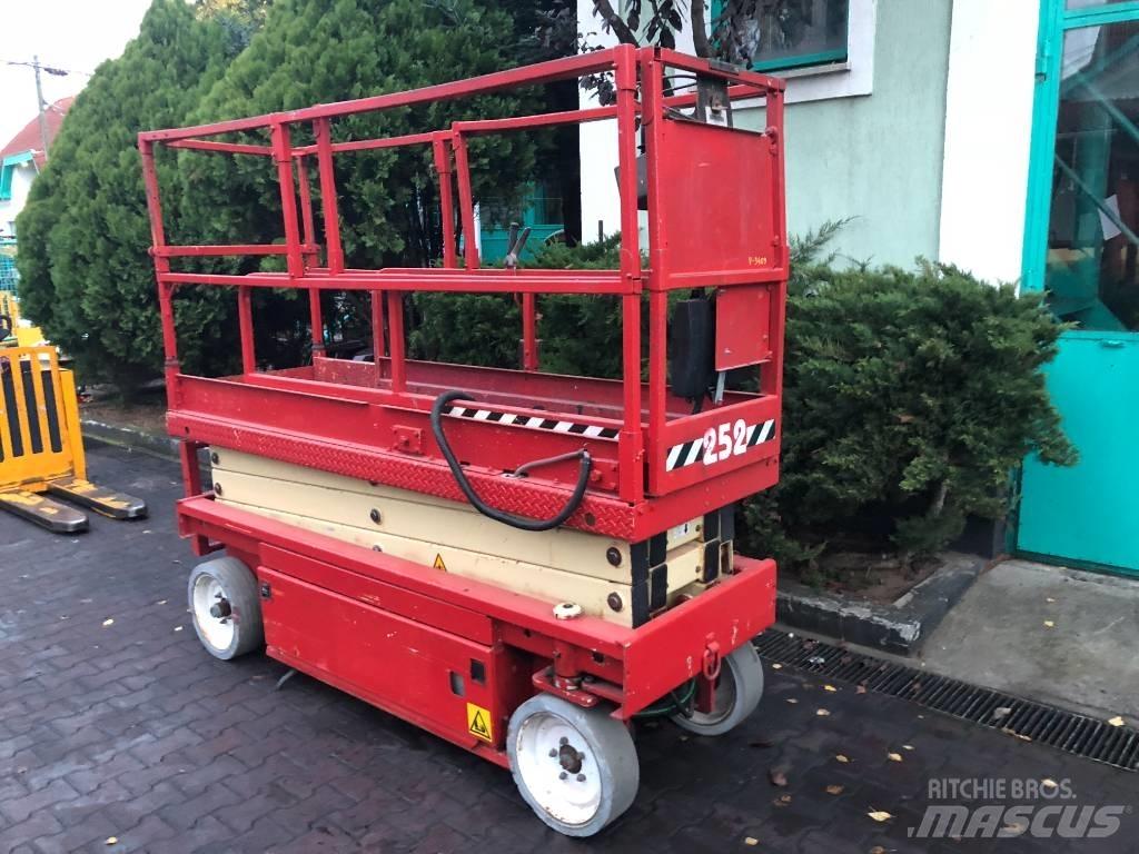 JLG 2030 F3    V-3409 Ανυψωτήρες με κατακόρυφους πυλώνες