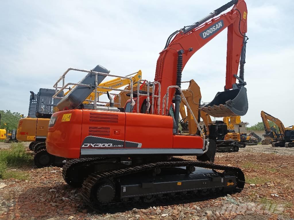 Doosan DX 300 Εκσκαφείς με ερπύστριες