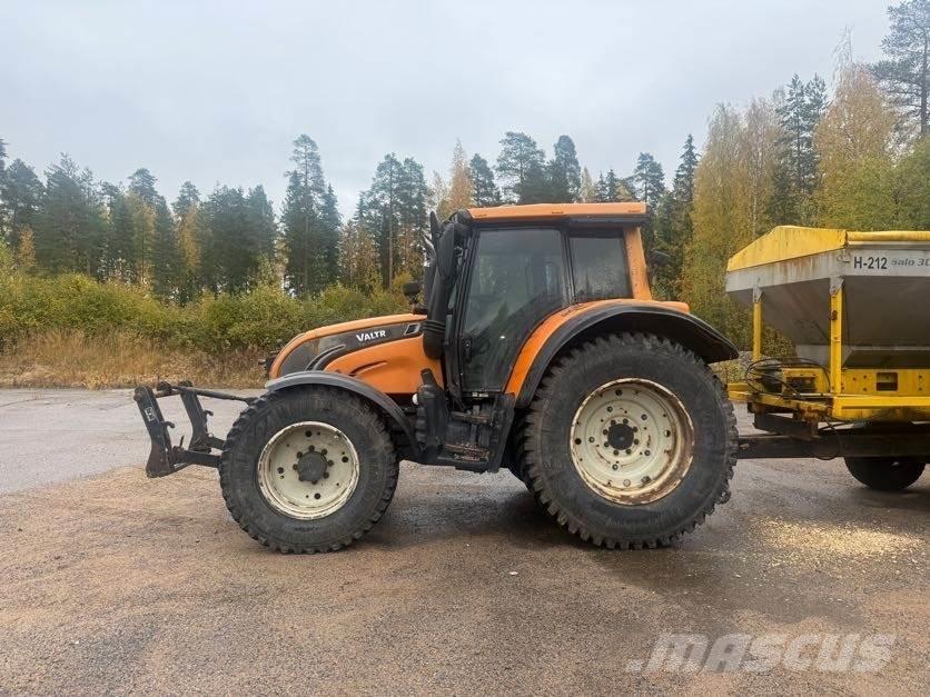 Valtra N142 Τρακτέρ