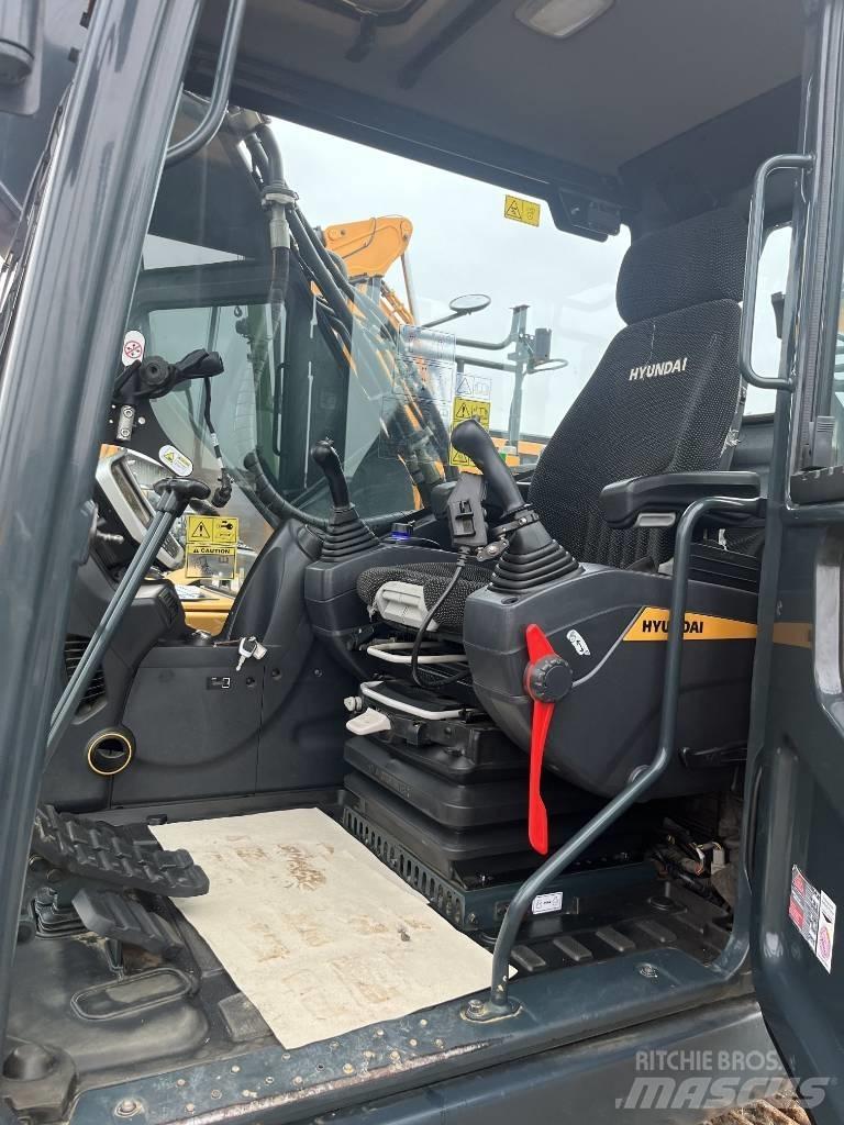 Hyundai HX 220 Εκσκαφείς με ερπύστριες