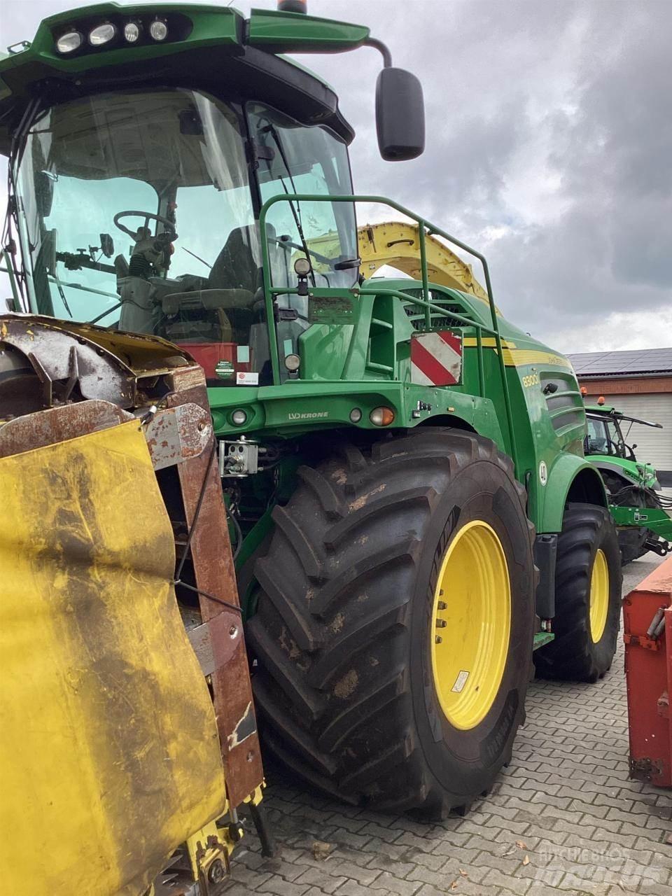 John Deere 8300 Μηχανές χορτονομής