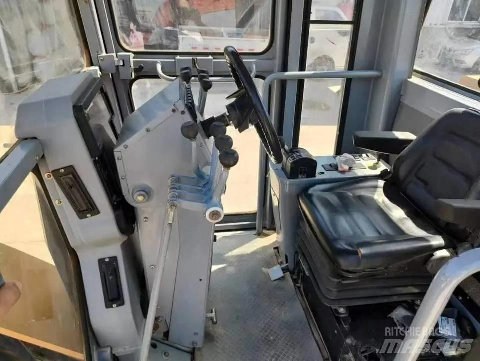 CAT 140 K Γκρέιντερς