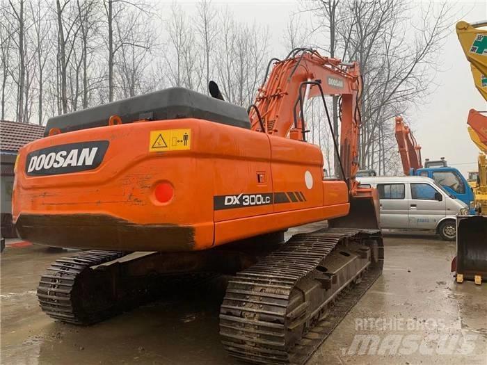 Doosan DX 300 Εκσκαφείς με ερπύστριες