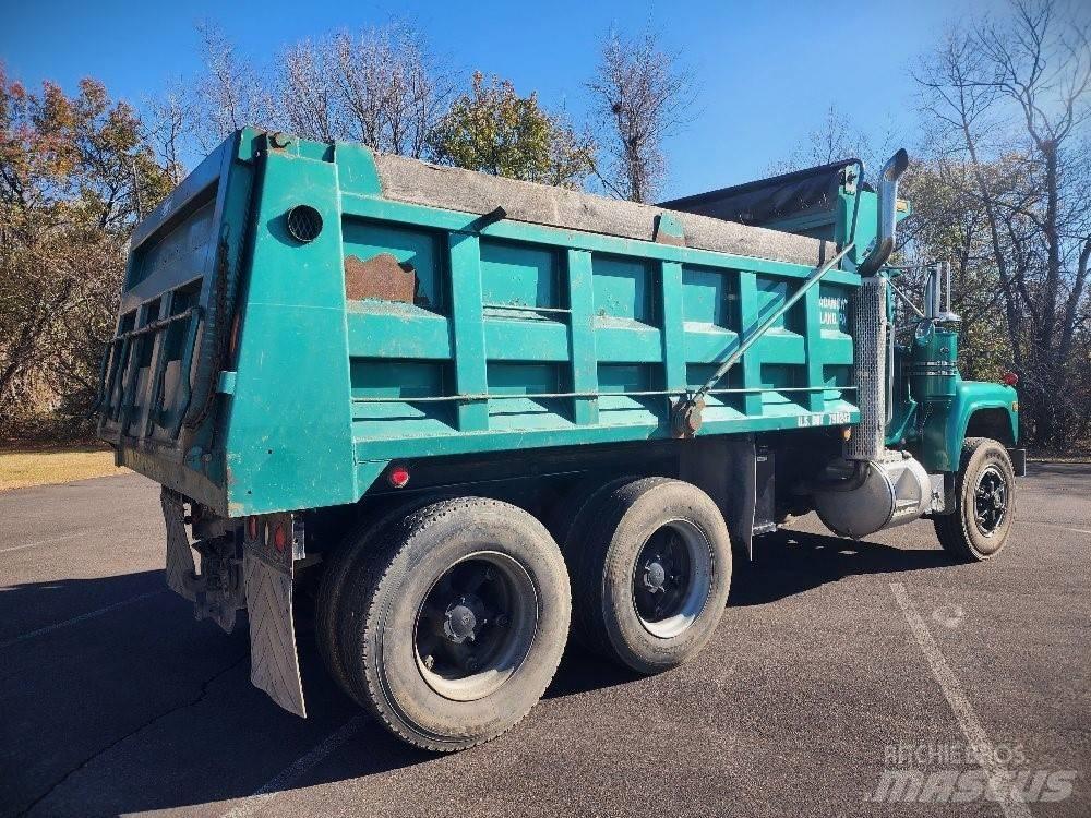 Mack 690S Φορτηγά Ανατροπή