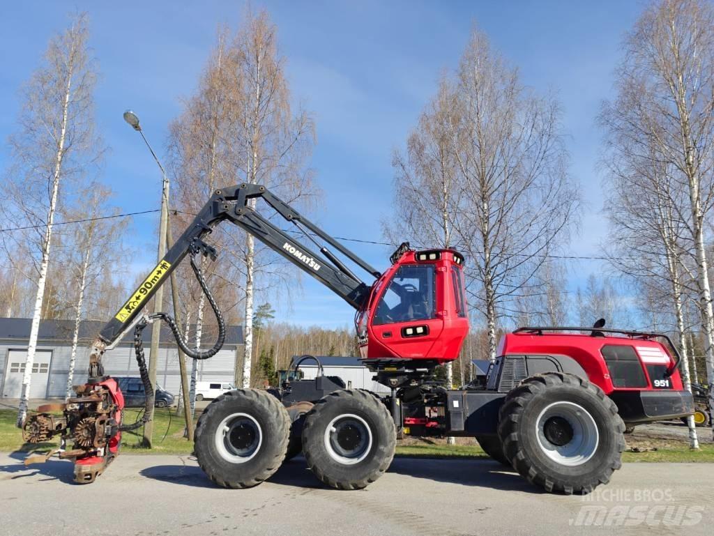 Komatsu 951 Θεριζοαλωνιστικές μηχανές