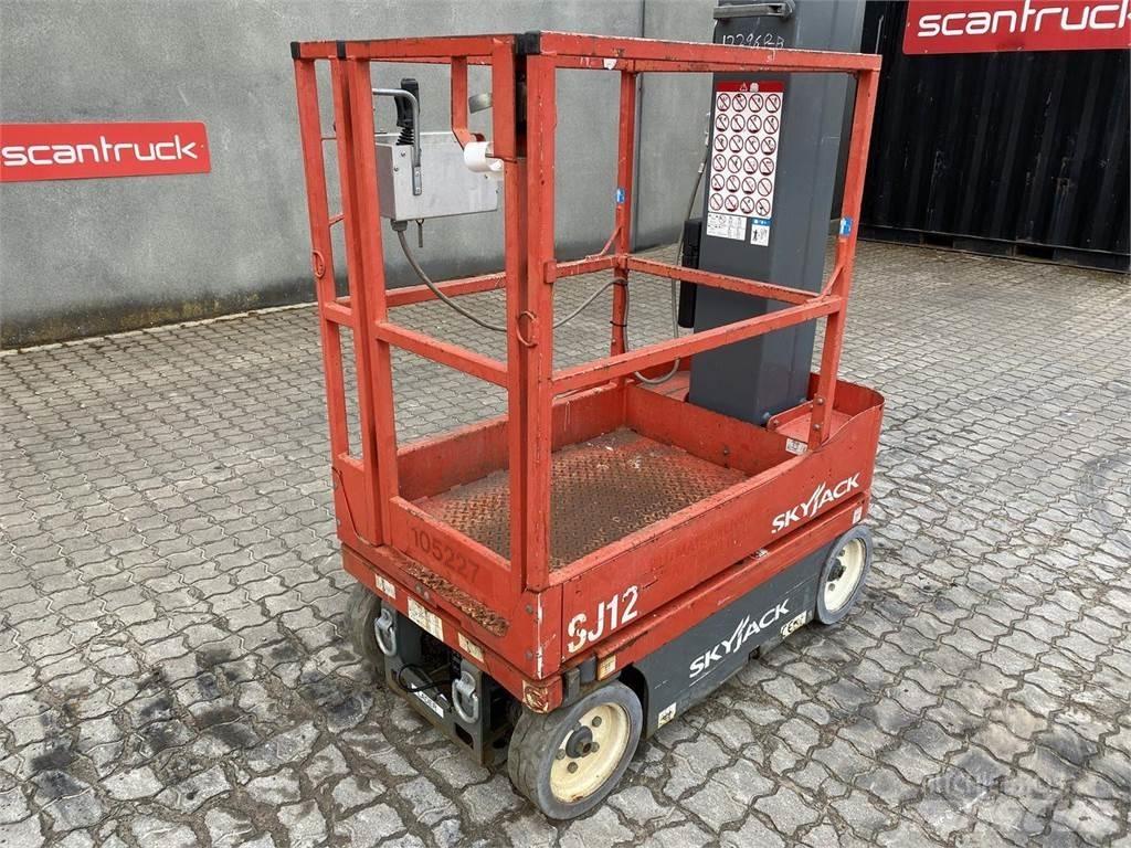SkyJack SJ12 Ανυψωτήρες με κατακόρυφους πυλώνες