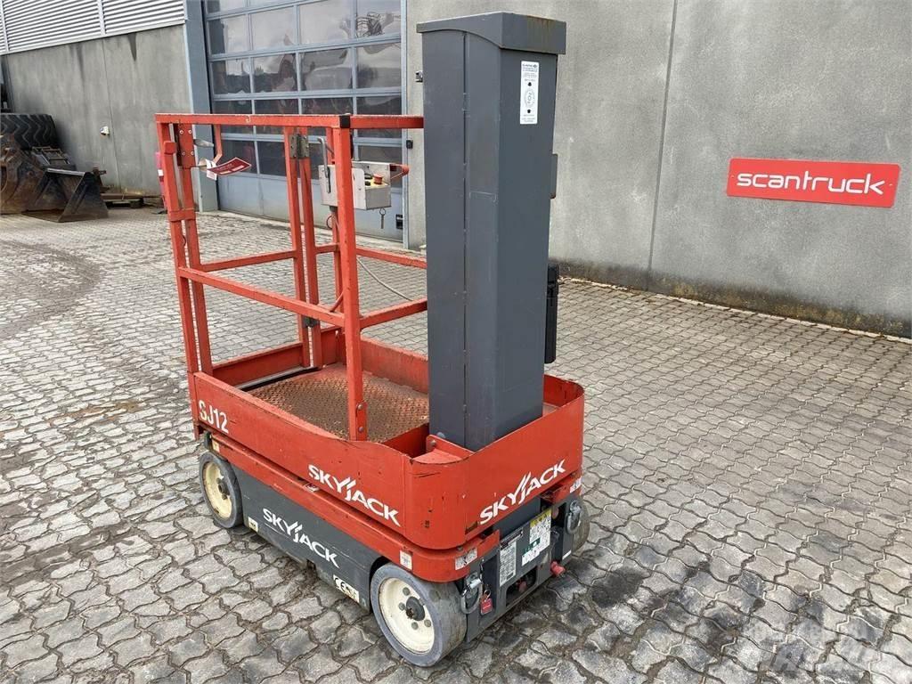 SkyJack SJ12 Ανυψωτήρες με κατακόρυφους πυλώνες