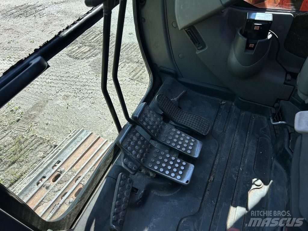 Hitachi ZX 135 US Εκσκαφείς με ερπύστριες