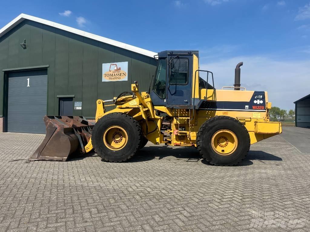 Komatsu WA 320-1 Φορτωτές με λάστιχα (Τροχοφόροι)