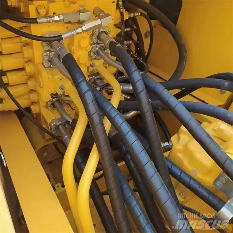 Komatsu PC 200 Εκσκαφείς με ερπύστριες