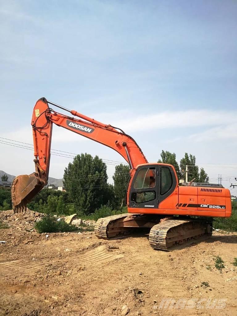 Doosan DX 225 Εκσκαφείς με ερπύστριες