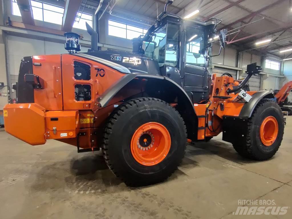 Hitachi ZW220-7 Φορτωτές με λάστιχα (Τροχοφόροι)